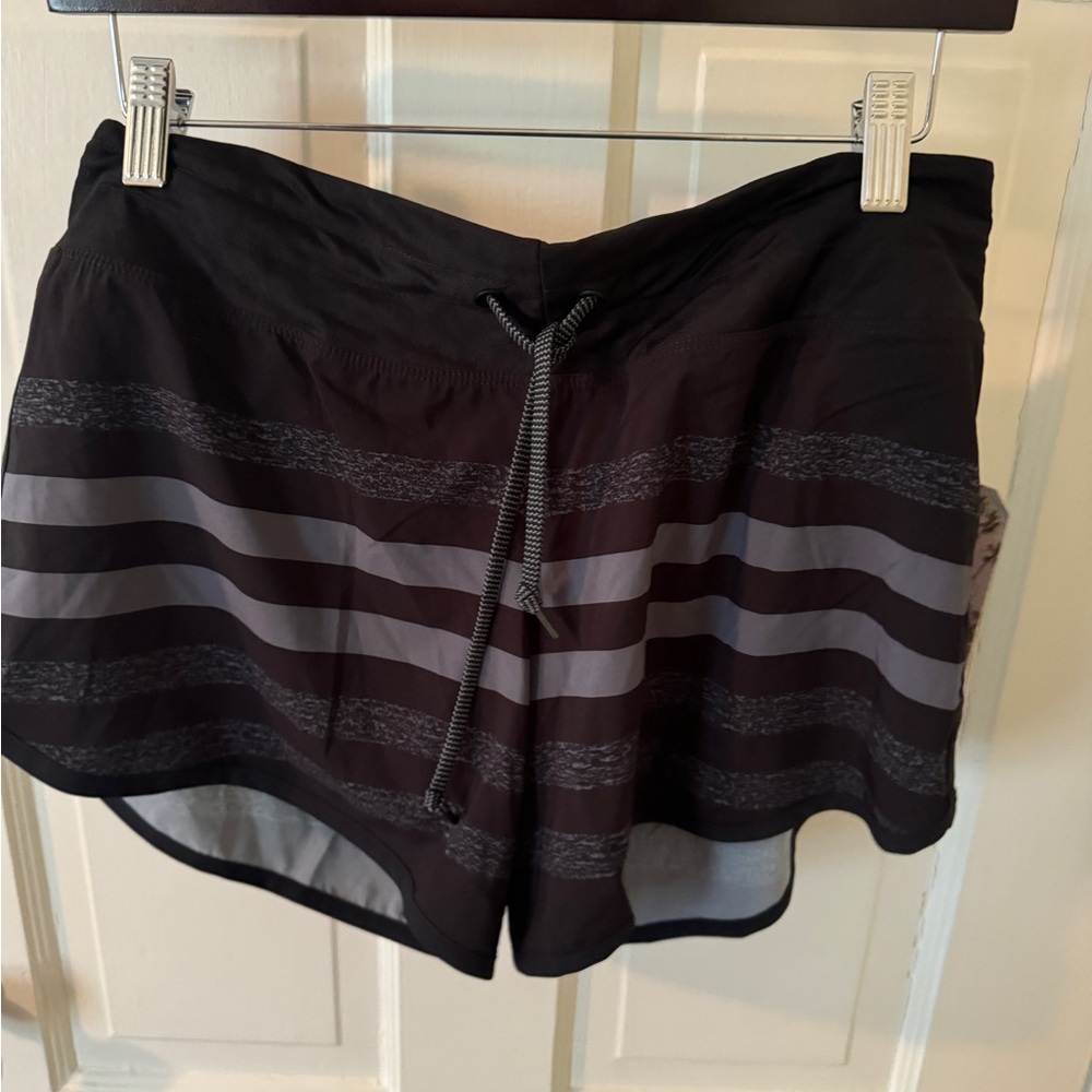NWT rabbit women’s surf ‘n turf 4” shorts